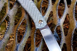 A more traditional slip-joint folder, made in silver twill G10 and ZDP-189 @Rc65