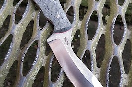 Evo model in Bohler N690 and black canvas micarta